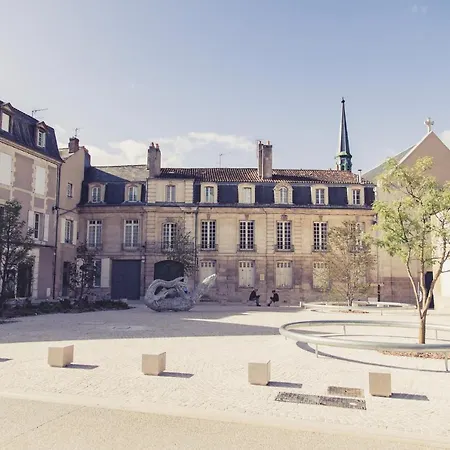 La Maison De La Liberte Jean-francois De La Perouse Apartment Poitiers