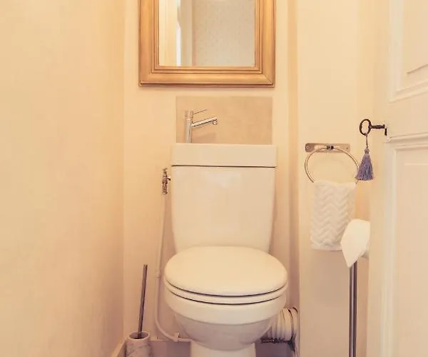 La Maison De La Liberte Jean-francois De La Perouse * Poitiers